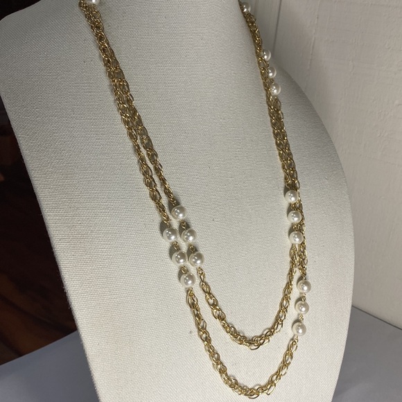 Long Goldtone chain station pearl bead necklace - Picture 5 of 8